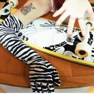 MM6 Maison Margiela Zebra gloves